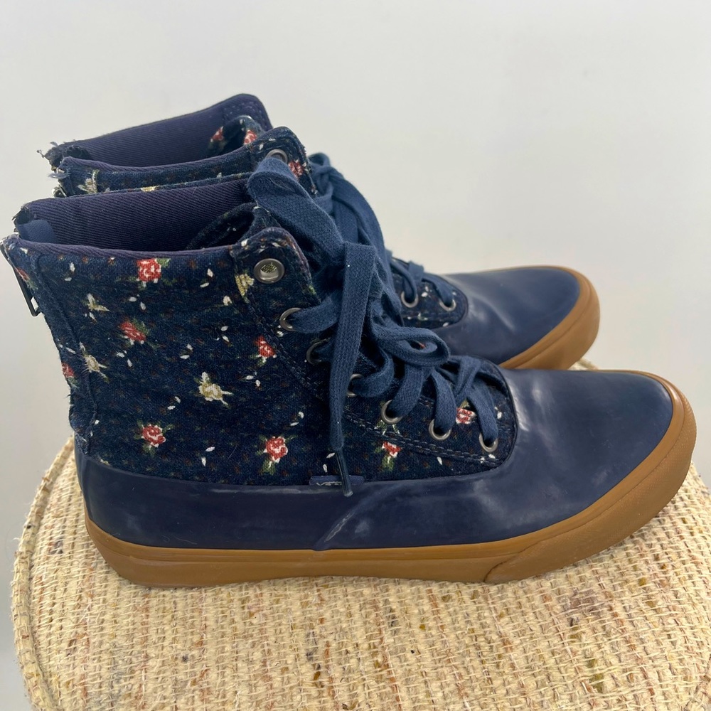 Vans of the walls high -top  beautifully floral print. Size 8.5. Mint condition